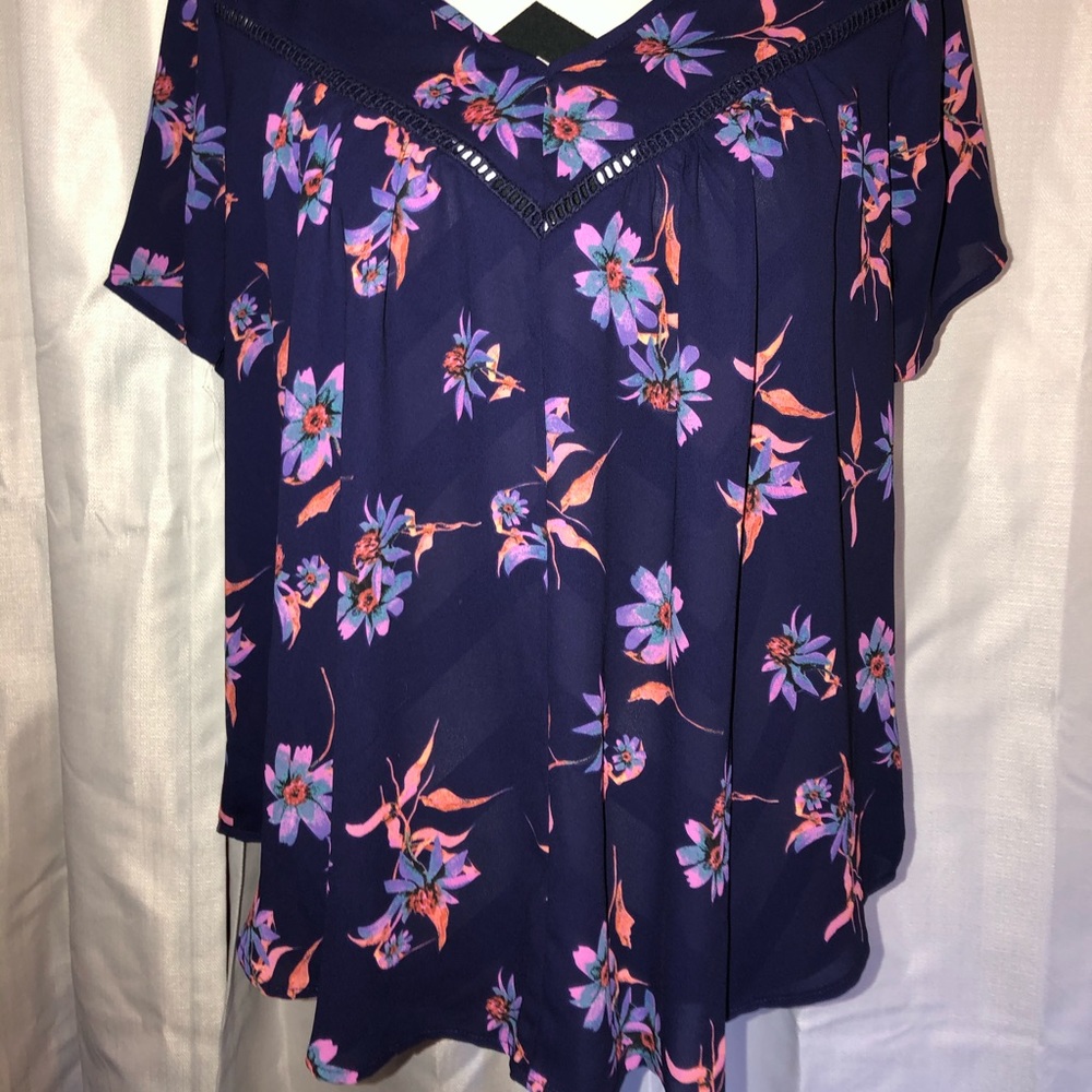 Watercolor flower short sleeve top